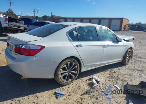 2015 Honda Accord Sport z USA, uszkodzony, nr VIN 1HGCR2F55FA168383